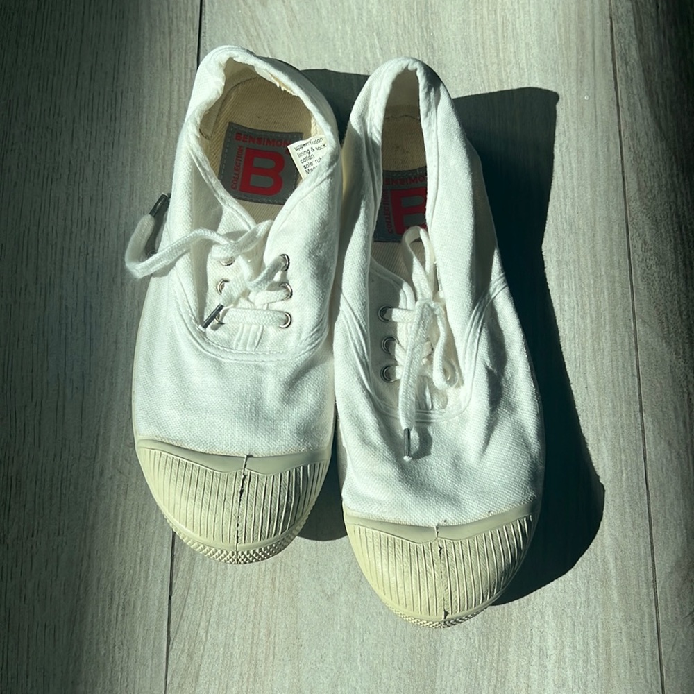 Pair of unisex laced canvas Bensimon sneakers size 33